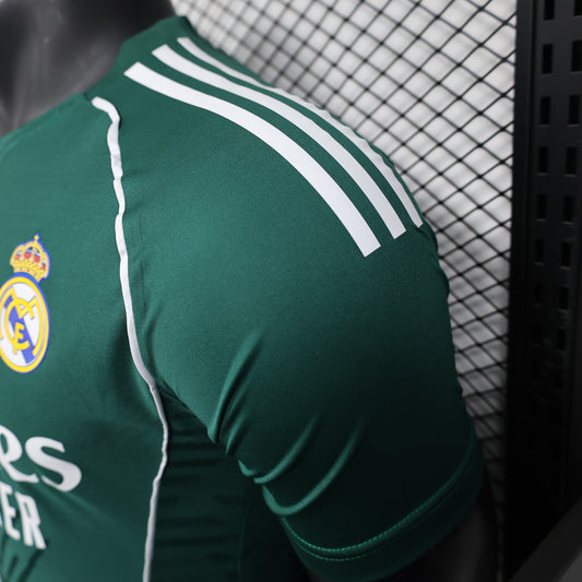 Maillot réal Madrid édition spécial saison 25/26